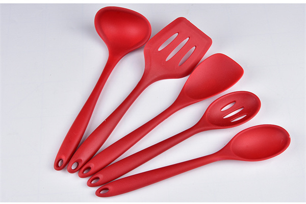 Five-piece kitchenware set